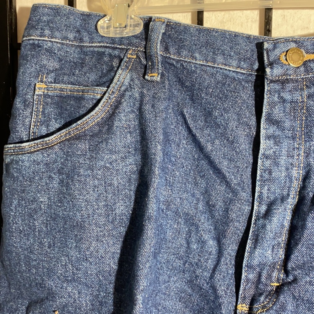 Wrangler Relaxed Fit Shorts NWT Size 40 - Picture 2 of 6